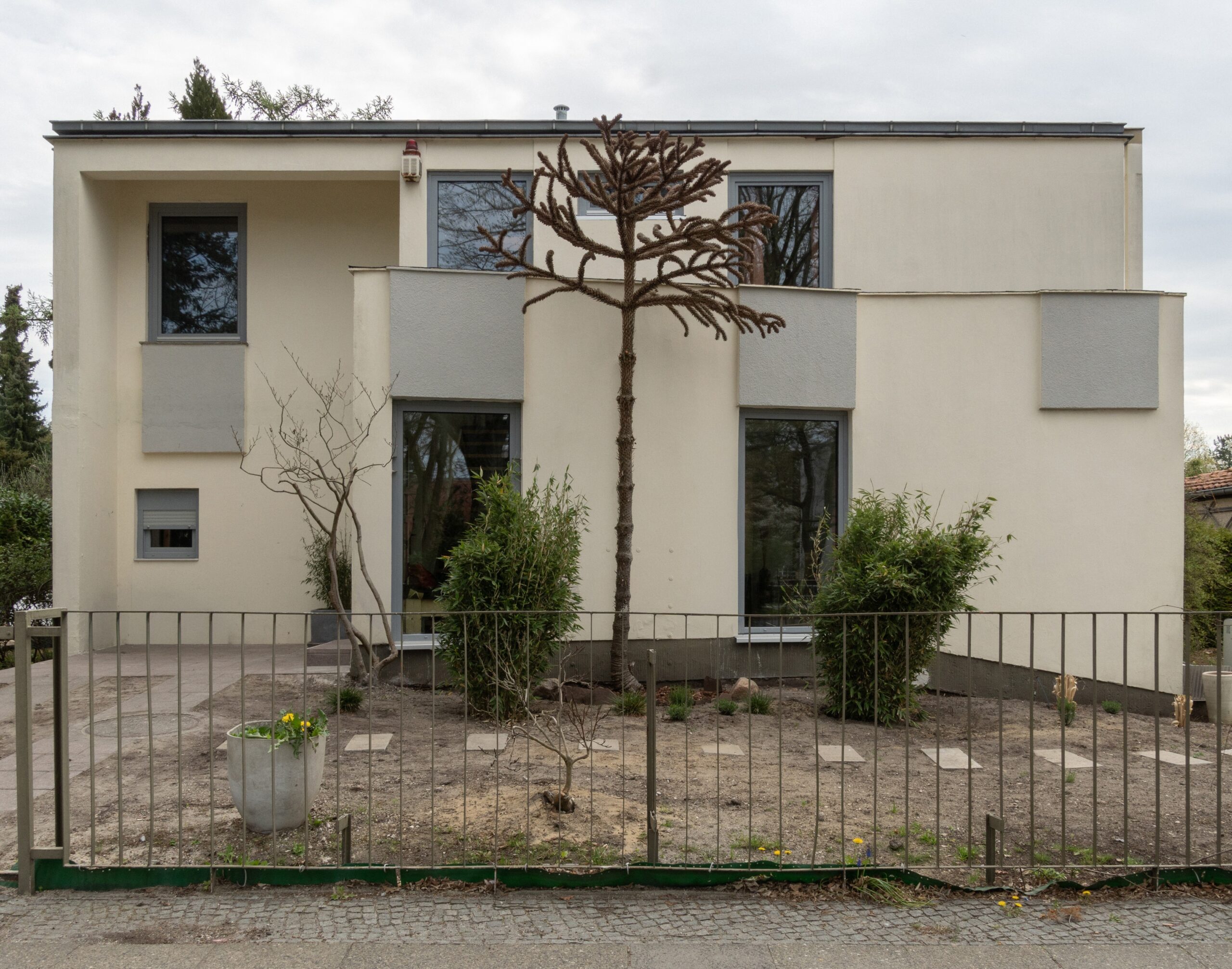 LIN 70 Straßenfassade